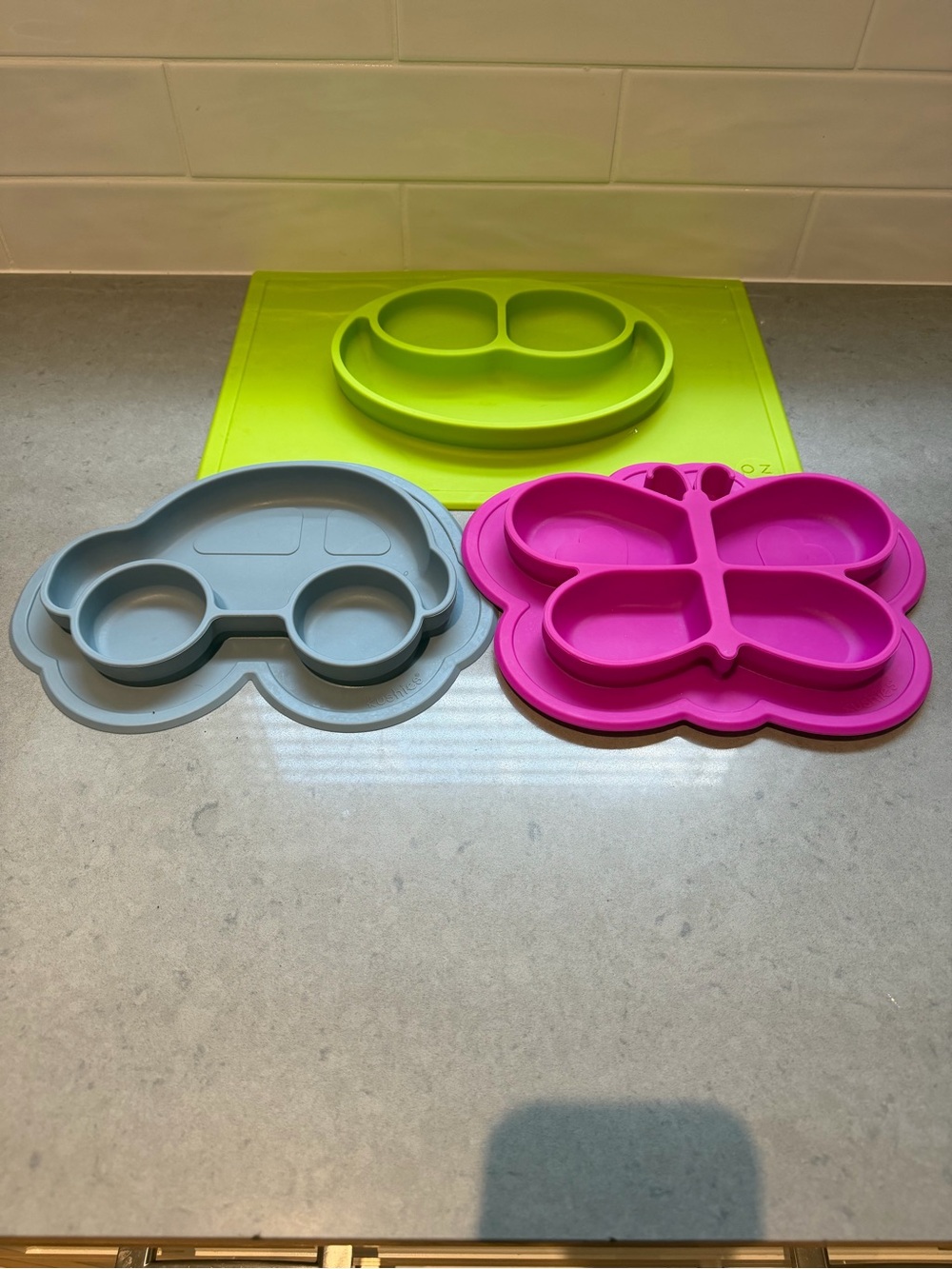 Bundle EZPZ kushies Silicone Plates - Pink, blue, Lime (3-Pack)